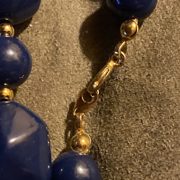 NECKLACE vintage 70’s, 80’s large chunky dark blue unusual shape plastic beads - Picture 7 of 10